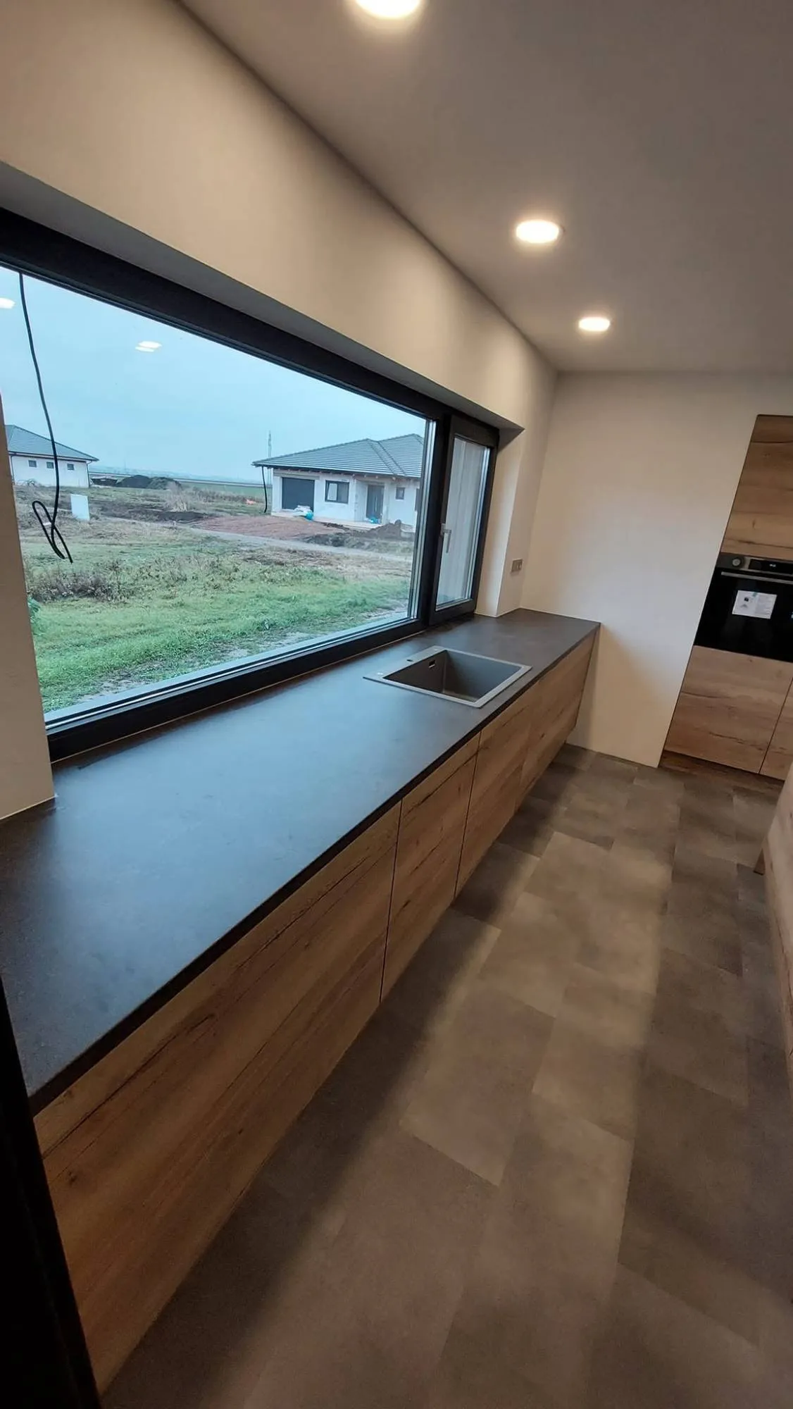 Kuchyňa v dekore dub s ostrovom – fotka 7