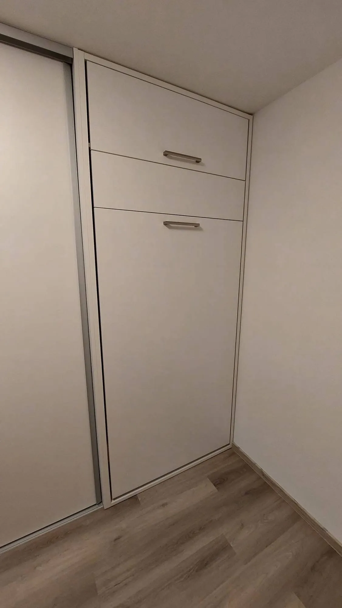 Sklápacia posteľ do skrine